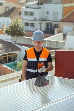 Professional engineer worker installing solar panels on a house roof Foto stock