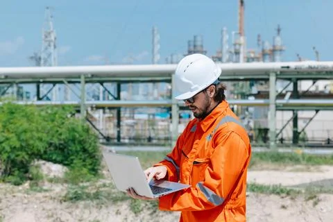 Professional Engineer Worker Working Service Maintenance Survey Oil and Gas.. Foto stock