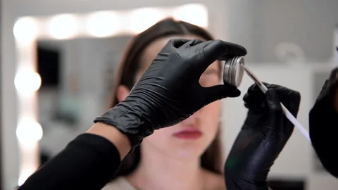 Professional eyebrow tinting Vídeos de archivo 146530821