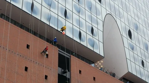 Professional facade cleaners work at Elbe Philharmonic Hall Hamburg. Stock Footage 86287703