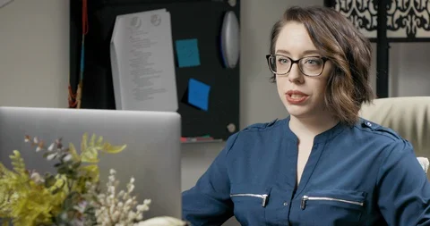 Professional Female Teleconferencing While Working from Home Office Vídeo Stock 129067994