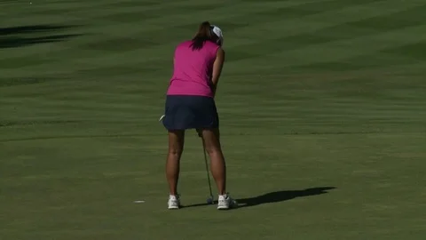 Professional golfer putting. Stockbeeldmateriaal 76780610