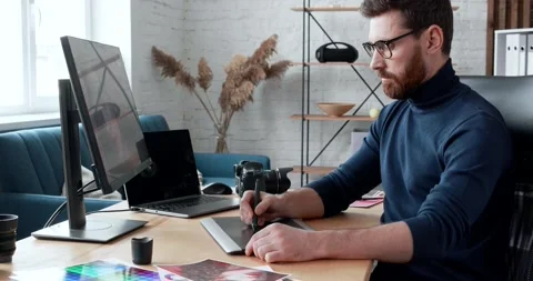 Professional Graphic Designer working with digital Drawing tablet and Pen. Vídeo Stock 152876355