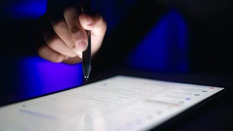 Professional hand using stylus pen on digital tablet screen. Concept of dig.. Stockfoto's