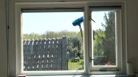 Professional high window cleaning with water-fed pole system 库存影片 333592636