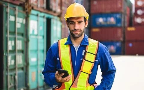 Professional industrial engineer worker working at container cargo yard Foto stock