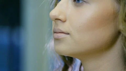 Professional make-up artist applying tonal cream to blond long curl hair and Video stock 77547543