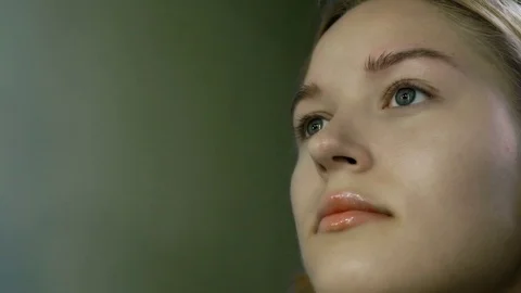 Professional make up artist working on a model 库存影片 82068119