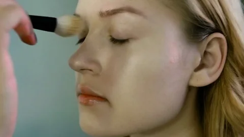 Professional make up artist working on a model 스톡 동영상 82073622