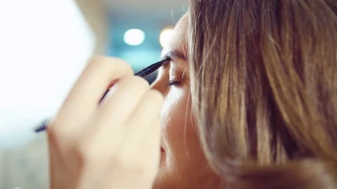 Professional makeup process Vídeo Stock 75114384