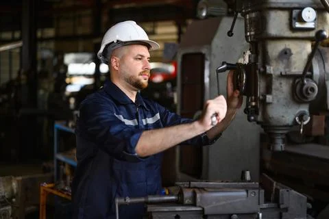 Professional male technician engineer checking machine at manufacturing factory Foto stock