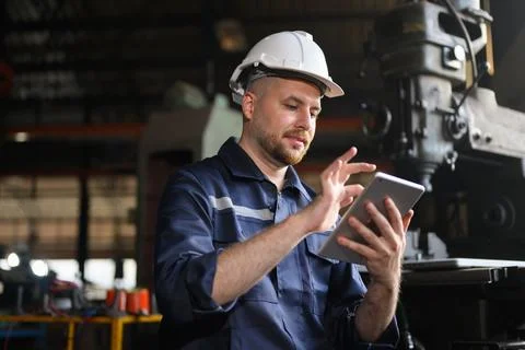 Professional male technician engineer using tablet checking machine Foto stock