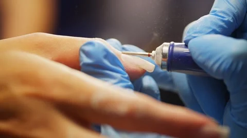 Professional manicurist cleaning client nails with electric nail drill 스톡 동영상 343539528