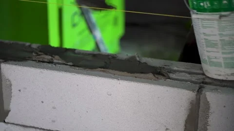 Professional Mason Laying Mortar for Brickwork Foundation Vidéo 334039829