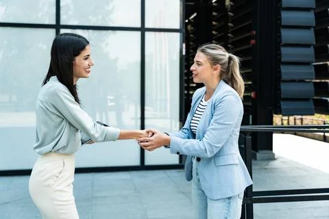 Professional occupation, office workers. Two business people meet before st.. 스톡 사진