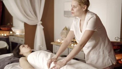 Professional osteopath explains to the patient the relationship in a human body Stock-Footage 119102770