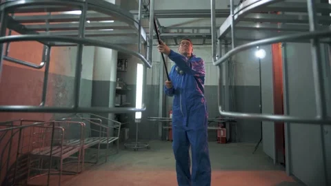 Professional painter prepares constructions for painting in paint work shop Vídeo Stock 179706377