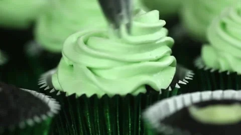 Professional pastry chef decorating chocolate cakes. Video stock 335713145