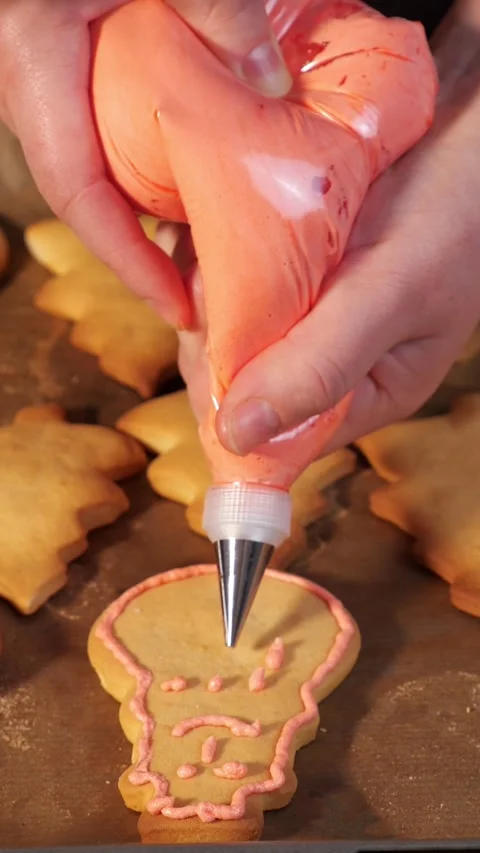 Professional pastry chef decorating halloween skeleton skull sugar cookies with 库存影片 342908711