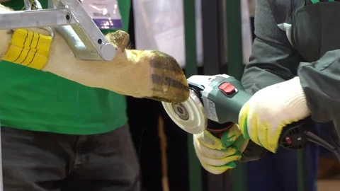 Professional processing of cattle hooves, manicure for cows 스톡 동영상 124231088