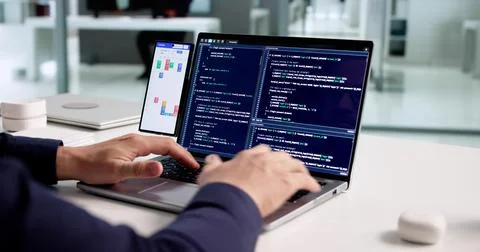 Professional Programmer Organizing Schedule And Developing Software On Laptop 库存照片