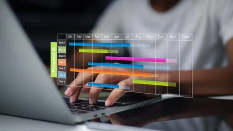 Professional Project Manager working on laptop with virtual Gantt chart sch.. 库存照片