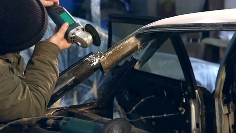 Professional repair body using angle polishers Stockbeeldmateriaal 76210966