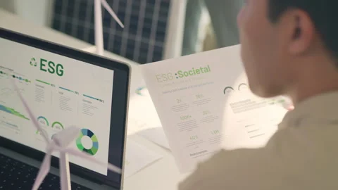 Professional Reviewing ESG Societal Commitments. 動画素材 265827606