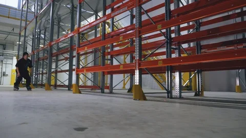 Professional rollerskater does the trick at the logistic center and falls Video stock 104361579