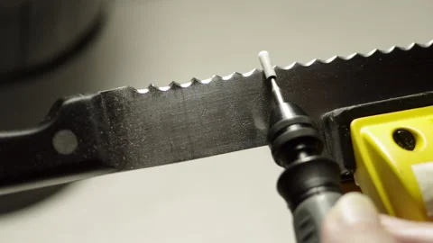 Professional serrated knife blade sharpening with a rotary tool 스톡 동영상 130776237