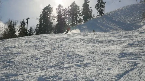 Professional skier is sloping down on a sunny winter day at a ski resort Video stock 112019885