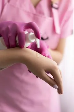 The Professional Skincare Application Process Utilizing Gloves for Optimal .. Stock-Fotos