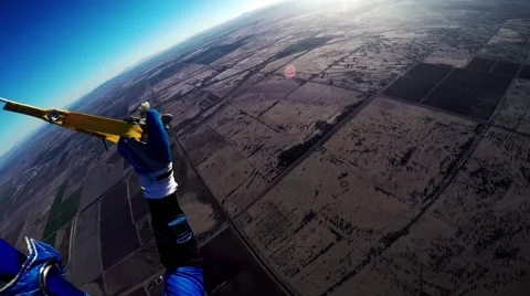 Professional skydiver parachuting in blue sky above Arizona. Sunny day Видео 65673537