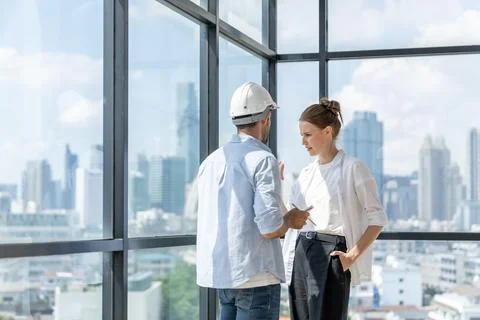 Professional smart architect engineer team discuss and solve problems. Tracery. Stockfoto's