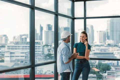Professional smart architect engineer team discuss and solve problems. Tracery. Foto stock