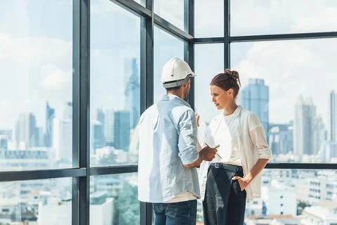 Professional smart architect engineer team discuss and solve problems. Tracery. Foto stock