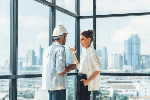 Professional smart architect engineer team discuss and solve problems. Tracery. Stockfoto's