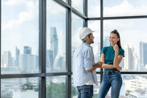 Professional smart architect engineer team discuss and solve problems. Tracery. Foto stock