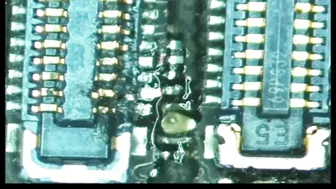 ​Professional smartphone repair under microscope Video stock 331407790