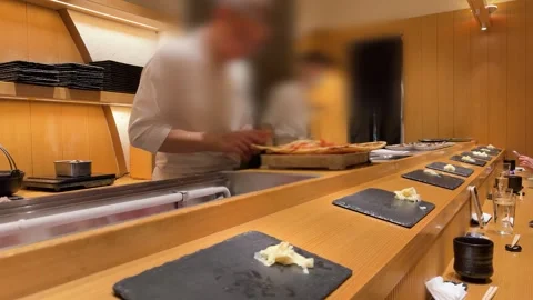 Professional sushi chefs prepare fresh omakase seafood dishes. Vídeos de archivo 335460941
