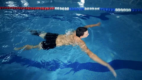Professional swimmer with leg prosthesis training in a pool. Stock Footage 105001392