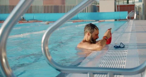 Professional swimmer preparing for the training in olympic swimming pool 動画素材 120300882