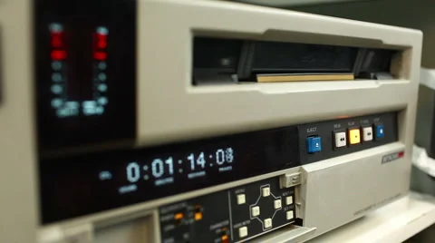 The professional tape recorder Vidéo 914602
