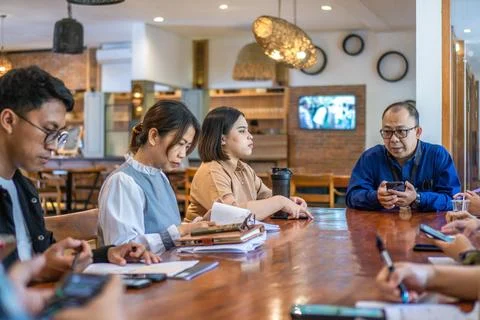Professional team having a collaborative meeting in a modern restaurant set.. Stock-Fotos