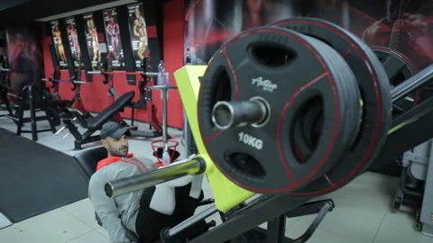 Professional trainer and Bodybuilder leg workout at gym Video stock 143120835