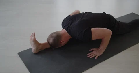 Professional trainer practices flow yoga in private class Stock Footage 156767166