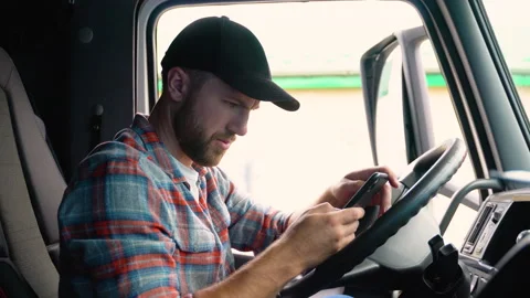 Professional trucker using truck gps navigation to transport and deliver goods Video stock 246712886