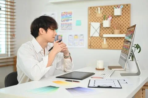 Professional web developer creating website wireframe sketches at modern Foto stock