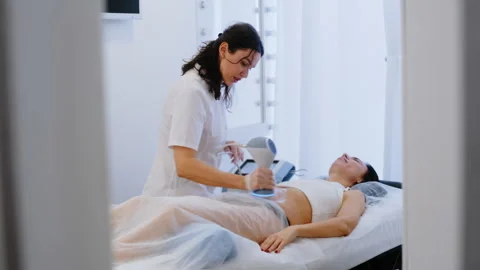 Professional Wellness Session Captured Through Open Door 库存影片 306274428