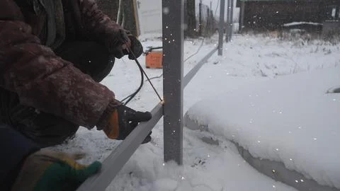Professional worker performs welding work Foto stock